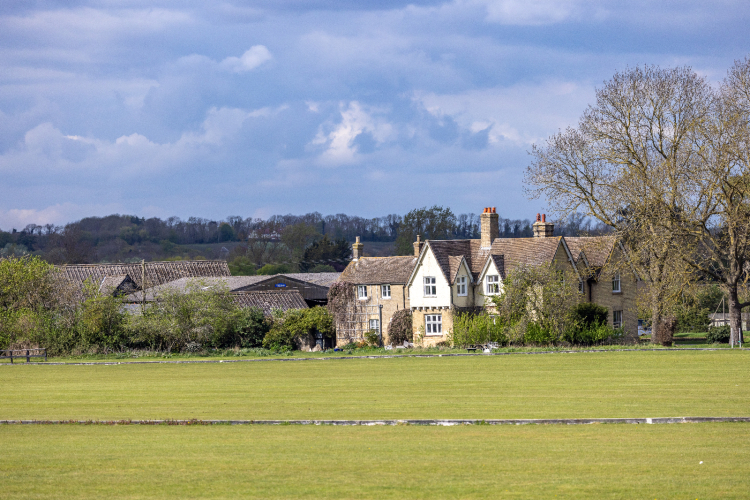 Equestrian Property Close to Cambridge - To Rent