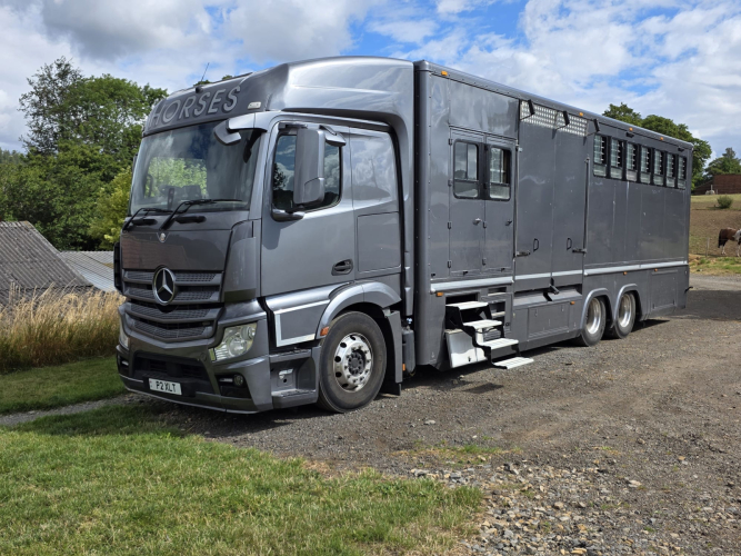 Mercedes Actros, 10 stall horsebox