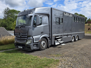 Mercedes Actros, 10 stall horsebox 