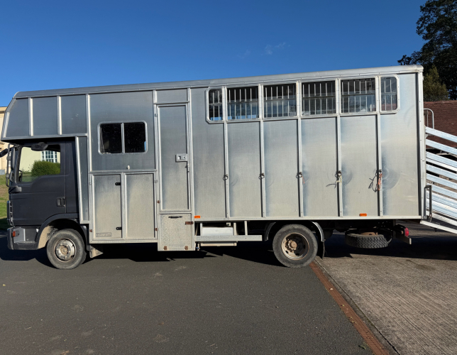 Tristar 4 horse box