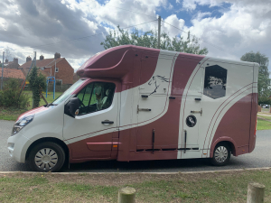 Stunning 3.5t Horsebox 